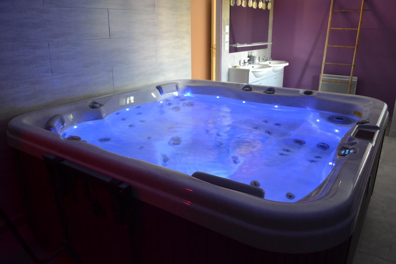 Au Coeur Du Bien-Etre, Chalet Avec Piscine Chauffee Et Couverte, Spa, Sauna, Massages Monteaux Zewnętrze zdjęcie